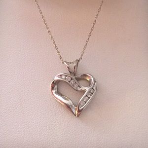 10 k white gold heart pendant